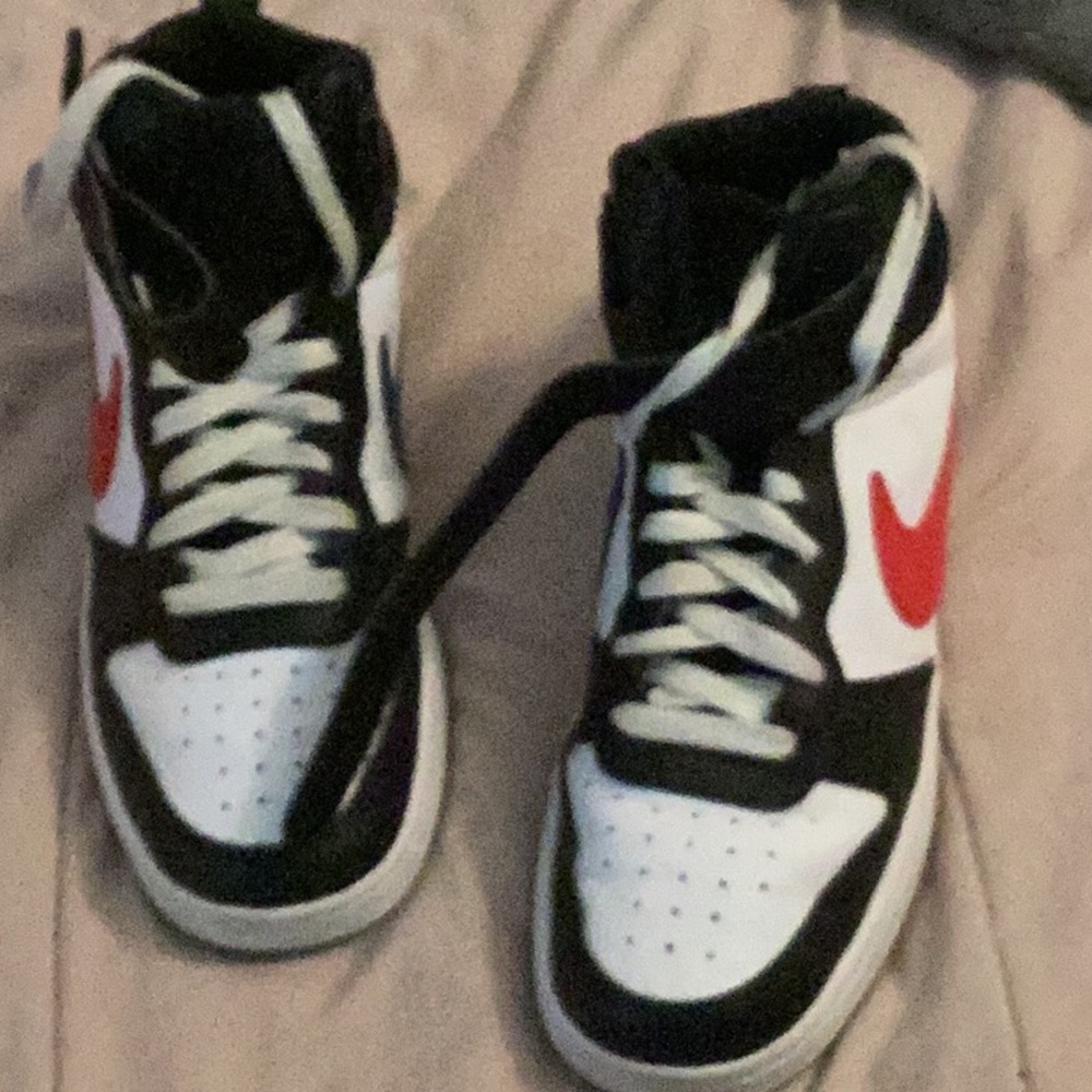 Size 6 Basketball shoes (youth)